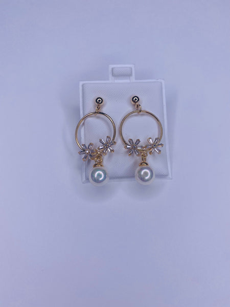 Pearl/Flower Elegant Studs